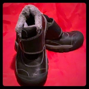 Boys Keen winter boot chucka no box
